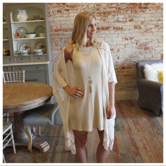 LAST ONE! Ivory Kimono with Lace Detail - Picture 2 of 5
